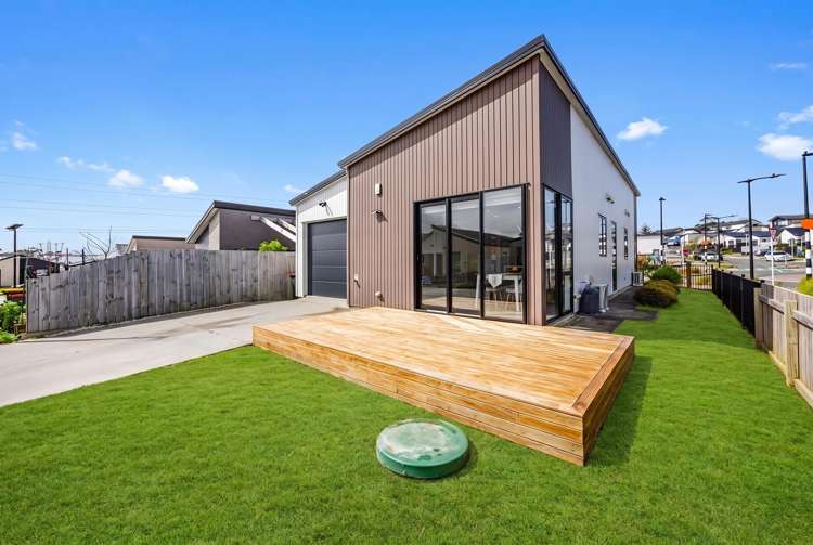 16 Taiororua Avenue Massey_18
