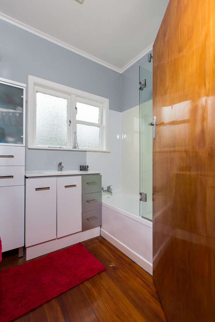 1/2 Riverview Road New Lynn_9