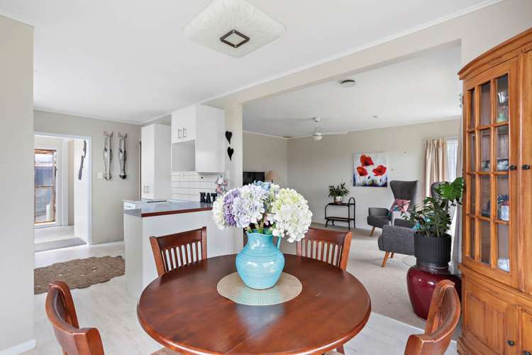 7 Cobham Crescent Kelston_5