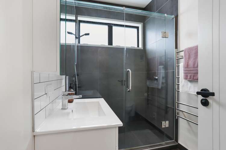 26 Arataki Views Way Glen Eden_18