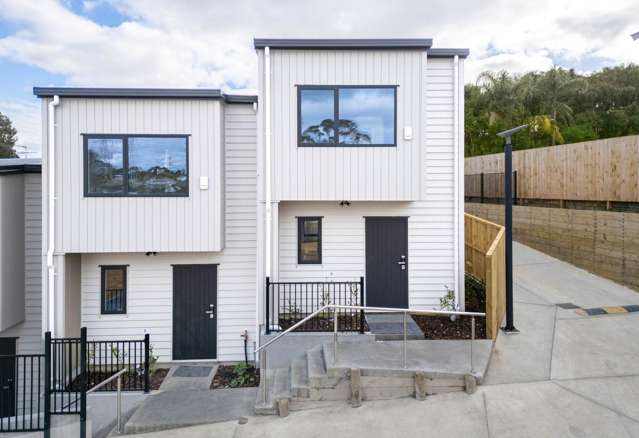 Near new 2 bedroom townhouse!