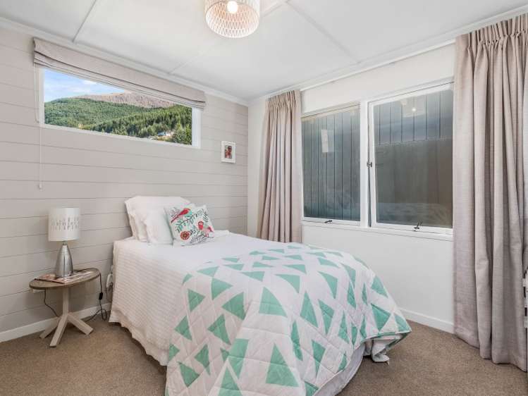 65 Wynyard Crescent Fernhill/Sunshine Bay_17