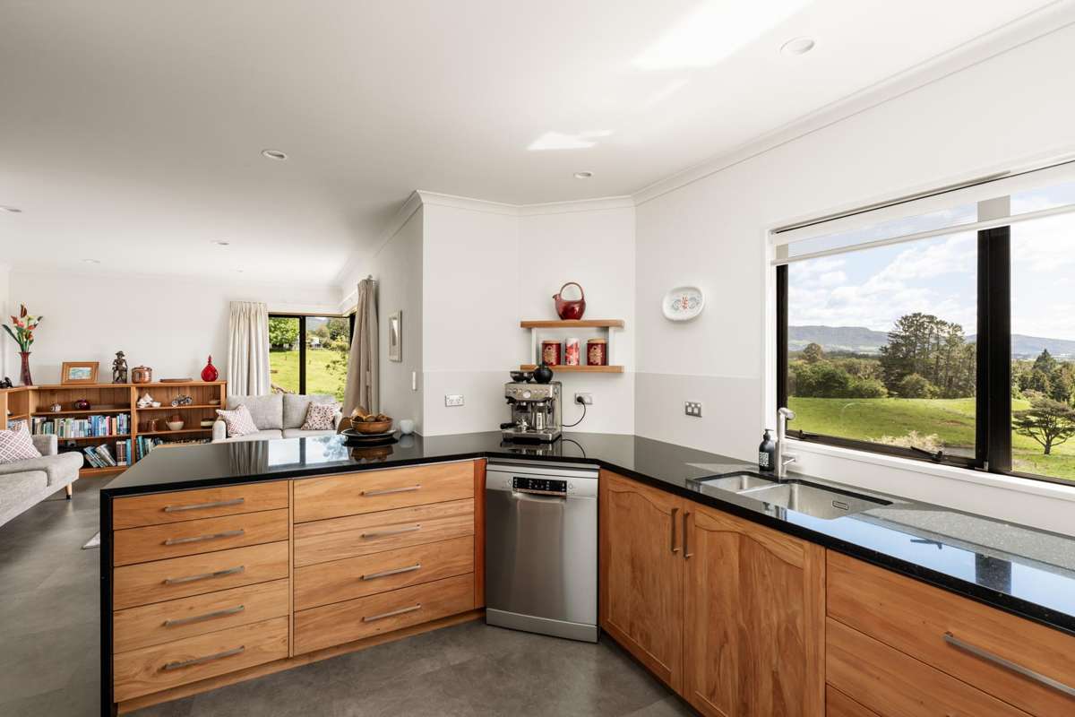 42 Walker Road West_5