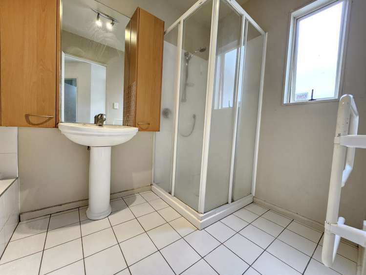 7/11 Spencer Road Oteha_12