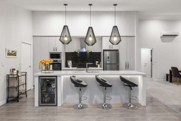 76 Puhirake Crescent Pyes Pa_14