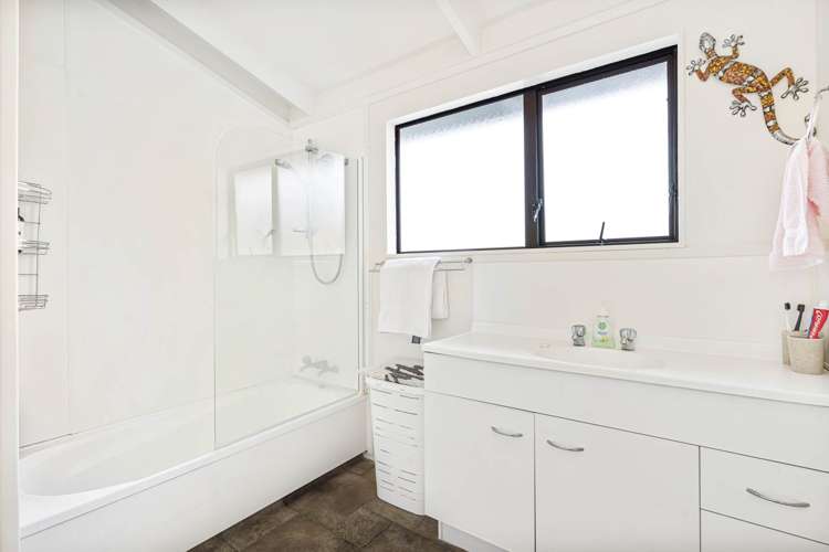 49 Waro Drive Hikurangi_5