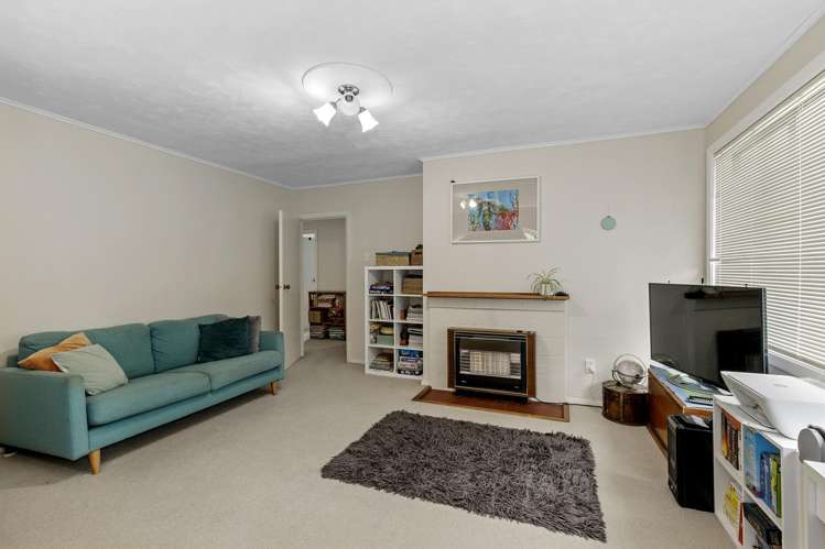 13 Wilkie Crescent Naenae_8