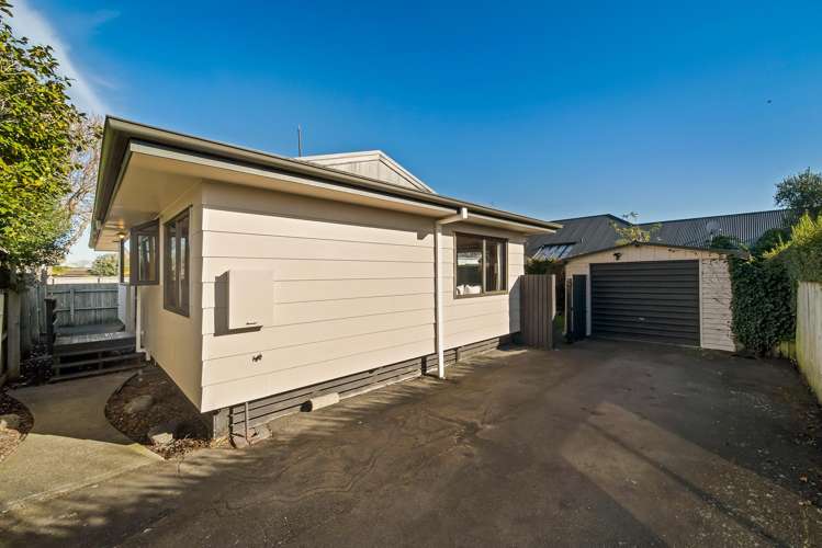 2/74 Aorangi Road Bryndwr_23