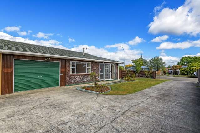 Easy living brick gem - immediate possession