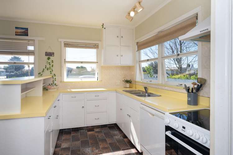 301 Frimley Avenue Frimley_6
