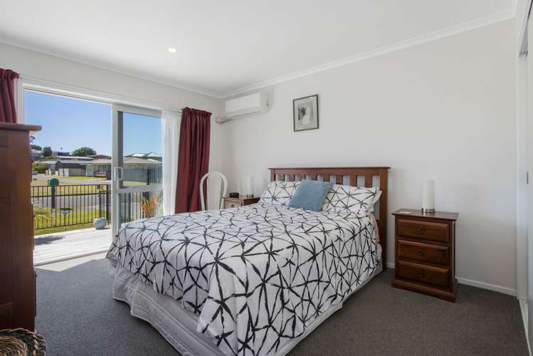 6 Sandleigh Drive Athenree_12