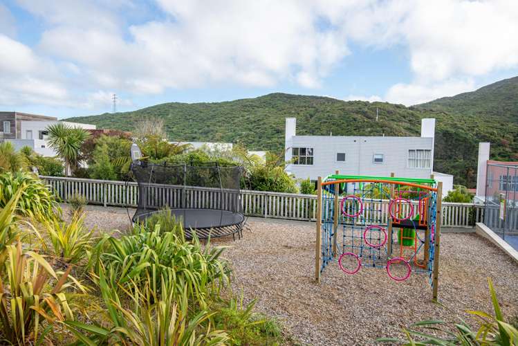 18 Saddleback Grove Karori_15