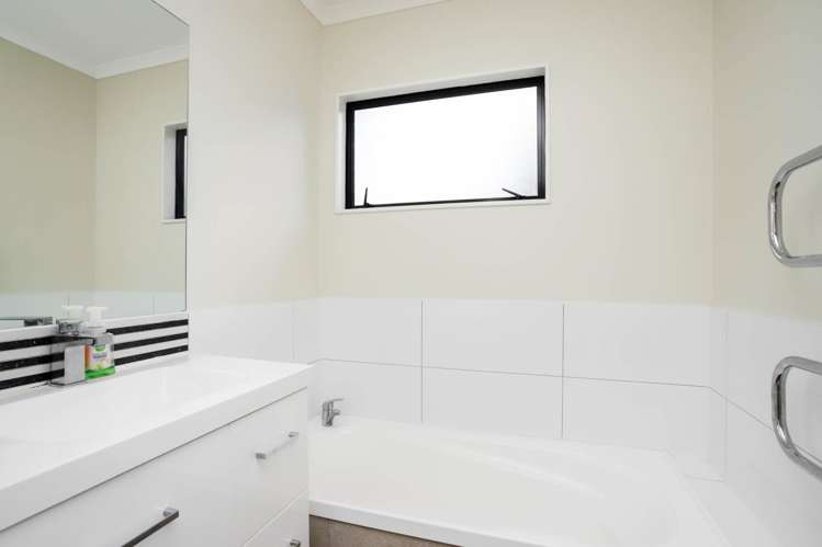 2/312 Wairau Road Glenfield_7