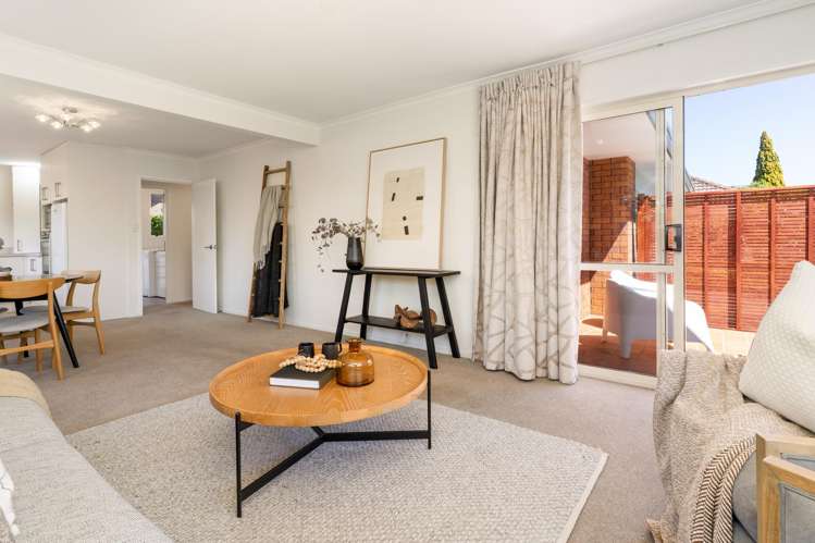 2/3 Cottesmore Close Burnside_8