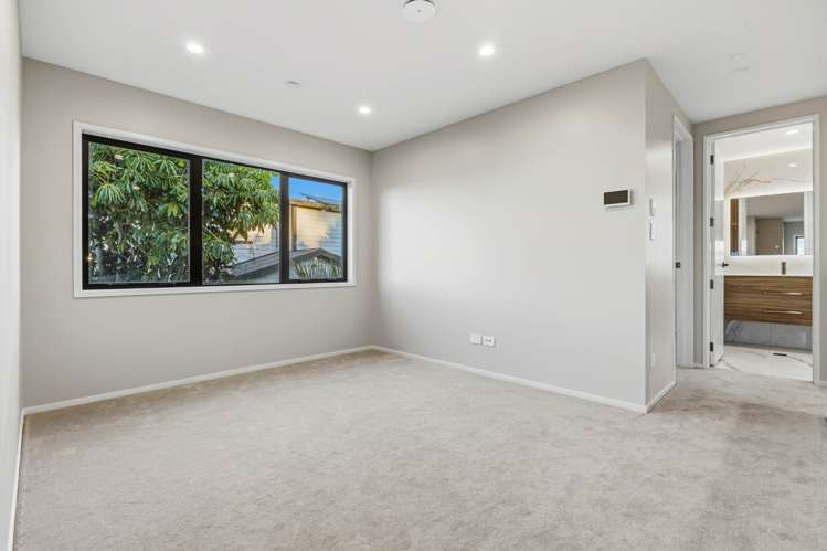 3/10 Graham Road Conifer Grove_11