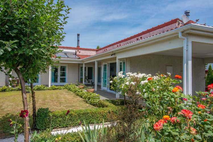 20 Deakin Place Clive_19