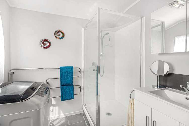 7 Charisma Court Kelvin Grove_17