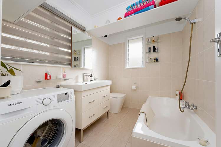 10 Kelwyn Road Kelston_15