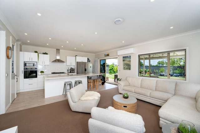 14 Heynes Place Clive_3