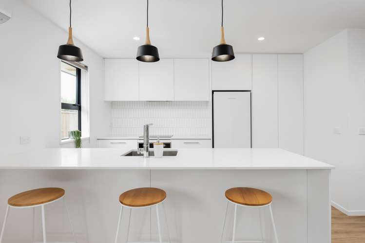 32a Harvard Road Burleigh_7