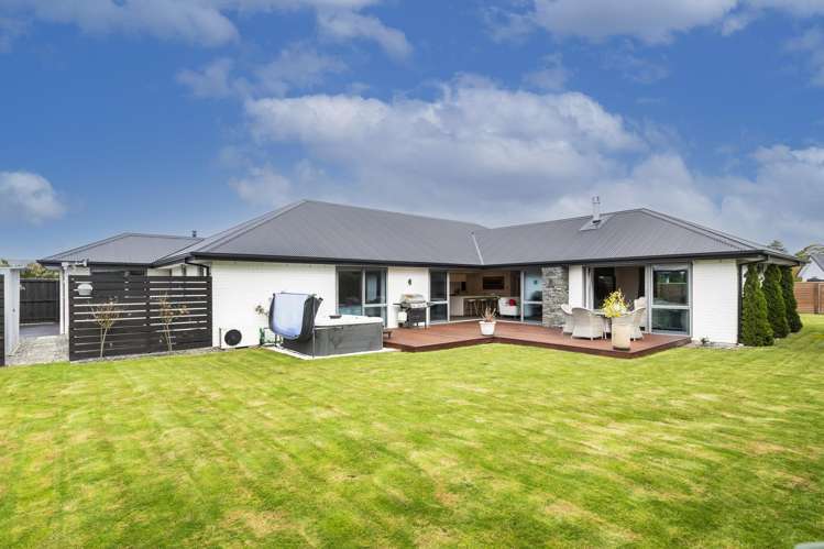 8 Carnaveron Drive Lincoln_10