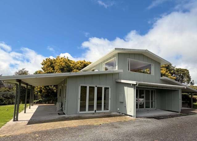 Barn-Style Home on Kiwifruit Orchard