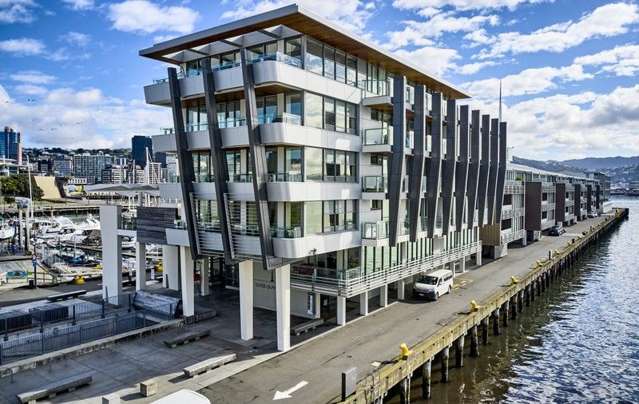 Luxurious Waterfront Living at Clyde Quay Wharf