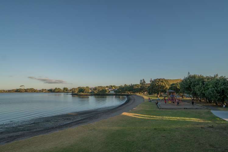 16 Kiwi Esplanade Mangere Bridge_19