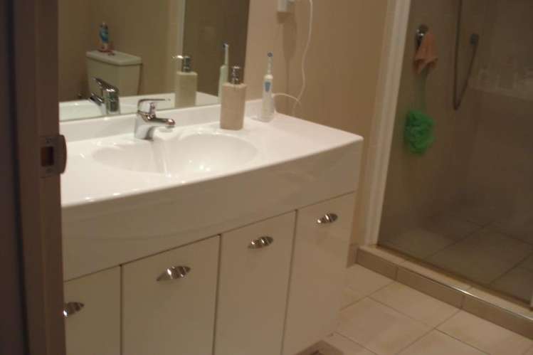 2/8 Monte Cassino Place Birkdale_4