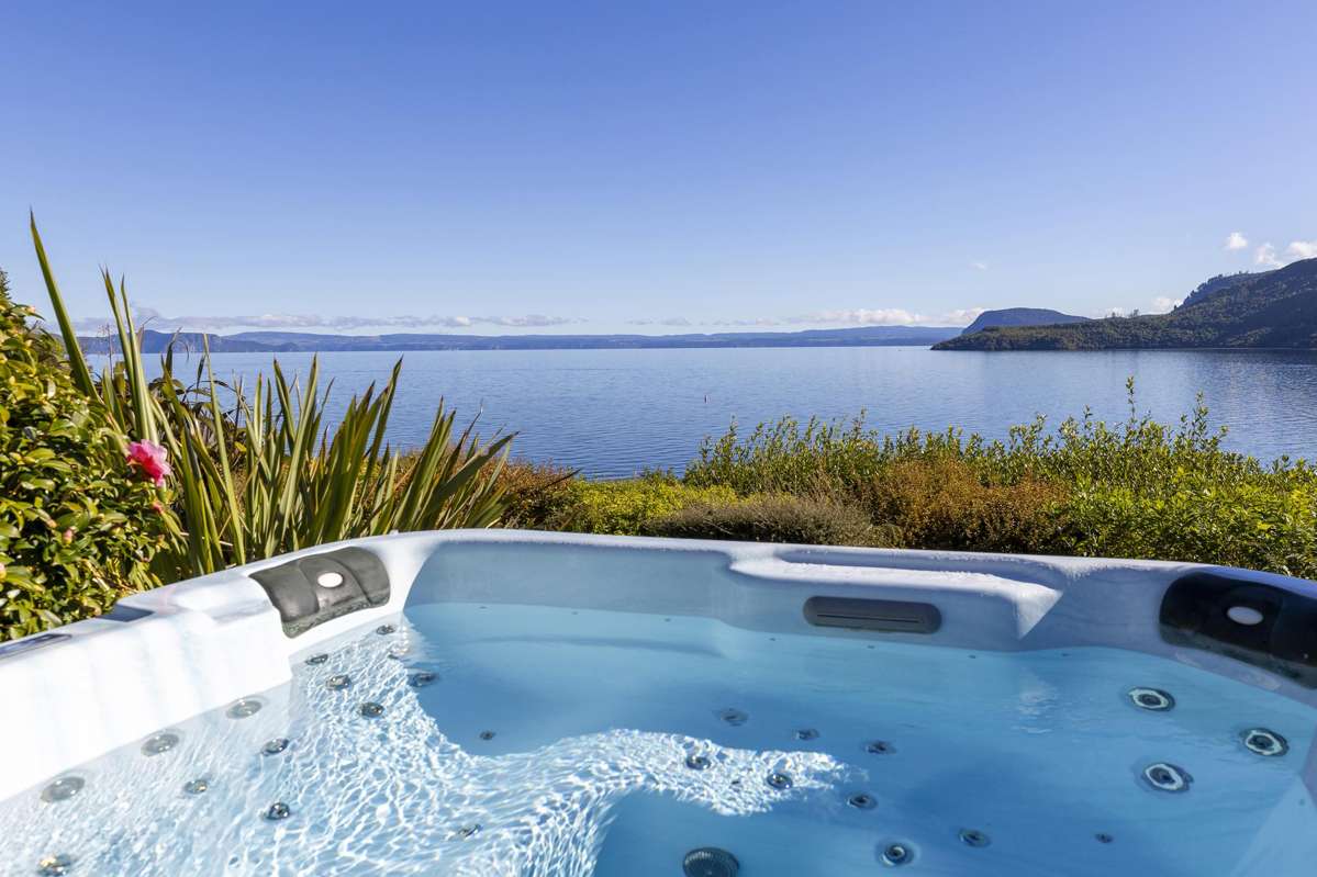 26 Whakamoenga Point_2