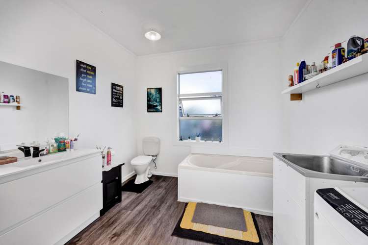 176 Glover Road Hawera_11