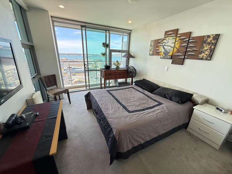 1304/30 Beach Road City Centre_8