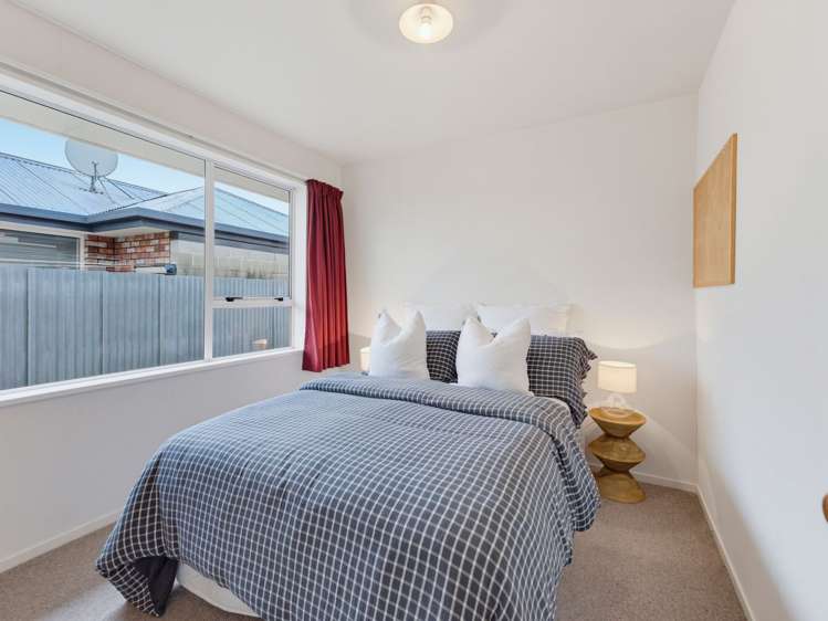 2/2 Bentley Street Russley_12