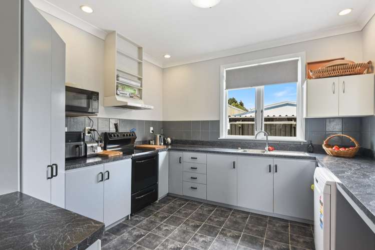 11 Russell Road Fairy Springs_7