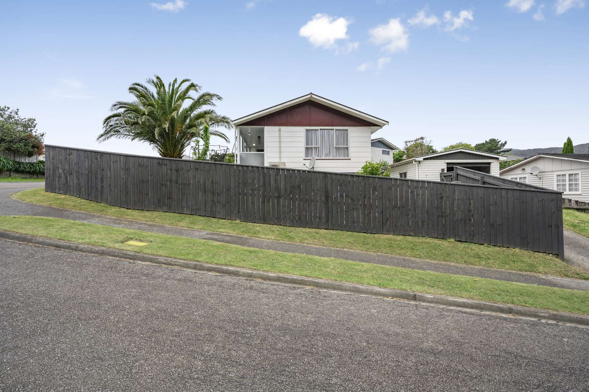 2 Ely Grove Wainuiomata_0