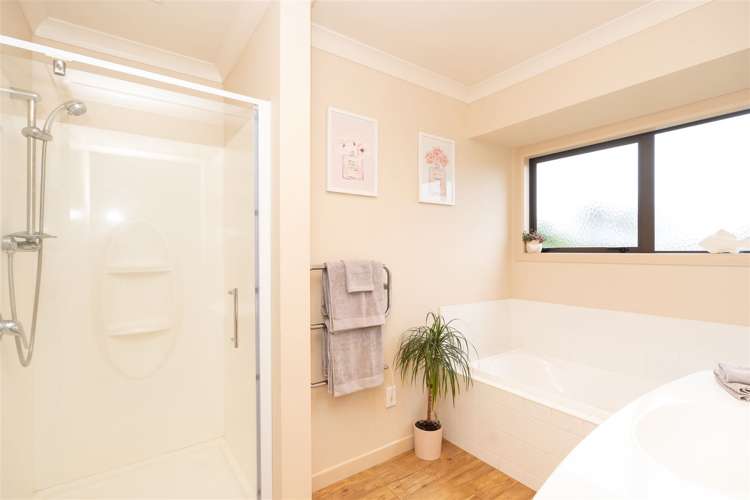 4 Sharaleigh Place Grandview Heights_16