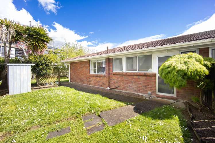 2/2 Tabitha Crescent Henderson_14