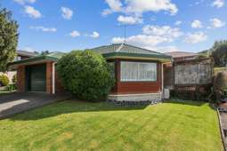 Single-Level Brick in Beachside Location