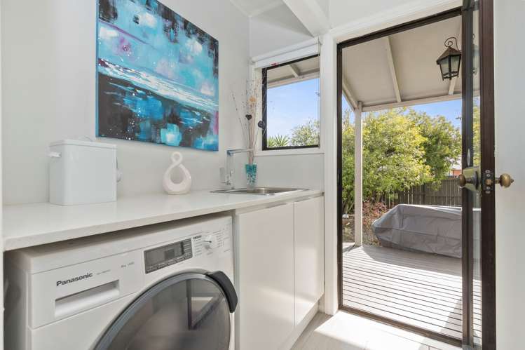 2 Bradbury Road Botany Downs_15