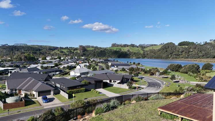 7 Joyce Harsant Place Cooks Beach_3