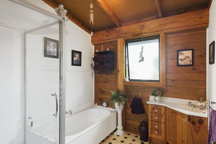 2/15 Billabong Place Botany Downs_10