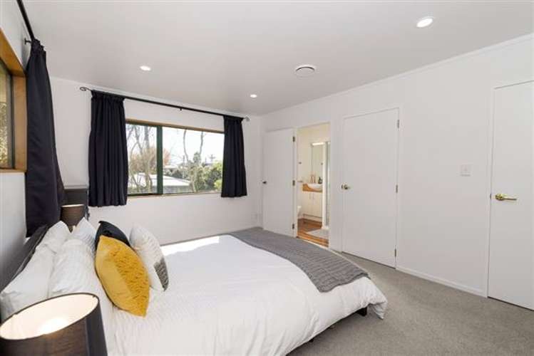 37a Amberley Avenue Te Atatu South_21