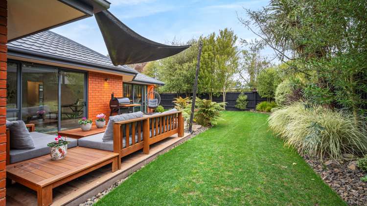 15 Strathmore Gardens Burwood_19