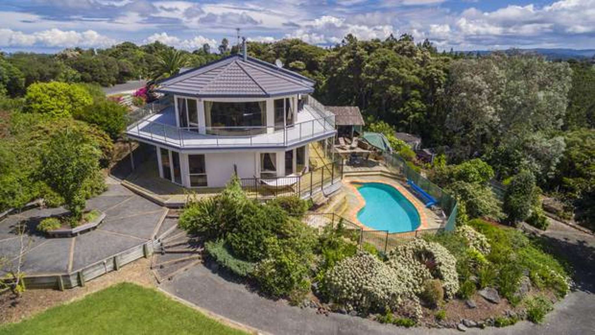 Donna McIntyre: Sun-kissed hill-top comfort