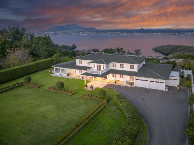 Iconic Acacia Bay Estate – Contemporary Luxury