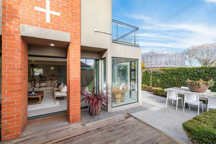 1/56 Hewitts Road Merivale - Christchurch City_11