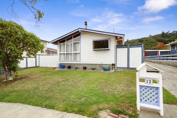 12 Helvetia Grove Naenae_1