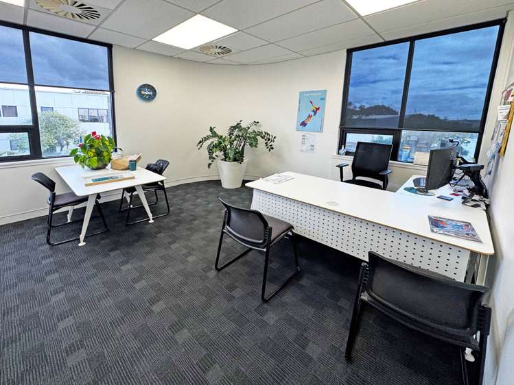 8 George Bourke Drive Mt Wellington_10