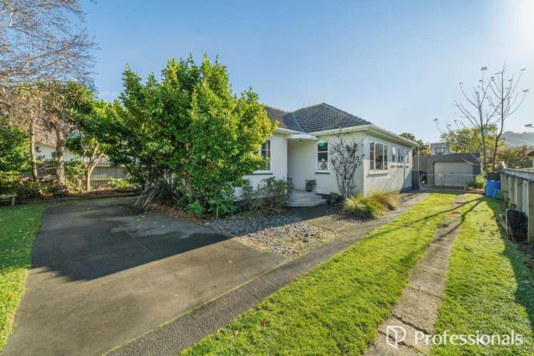 18 Burden Avenue Wainuiomata_4