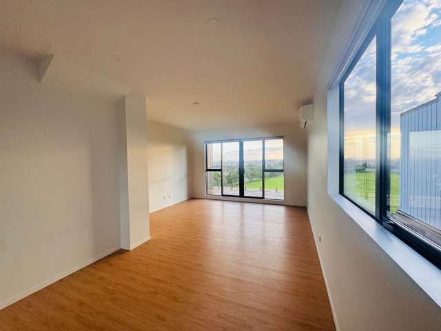 3 Bedroom, 3.5 Bath Townhouse with Stunning Sunset